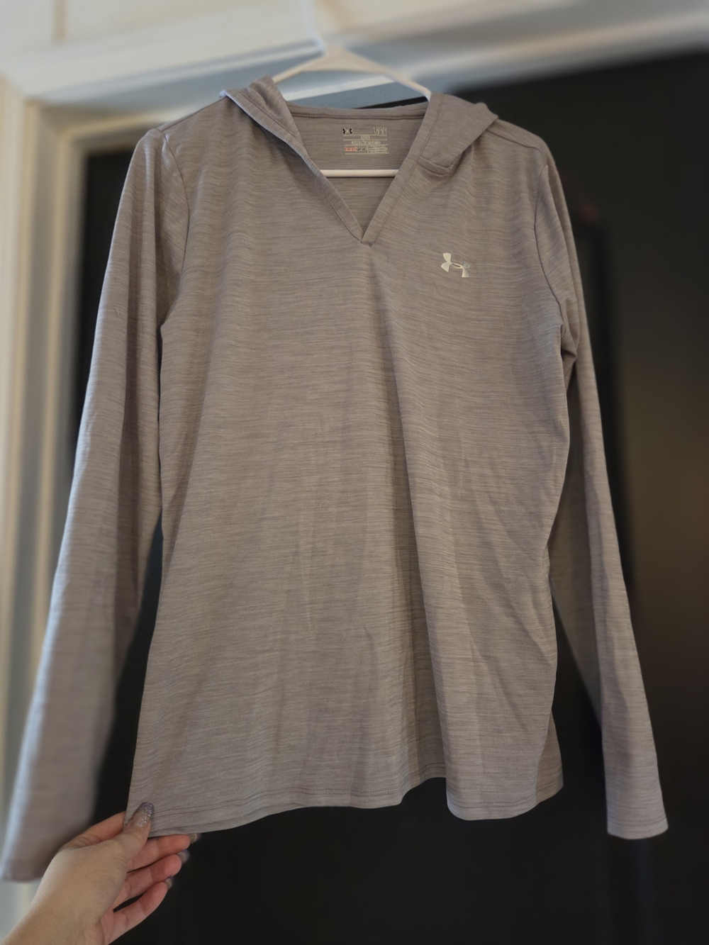Under Armour Women’s Light Gray Long-Sleeve Hooded Tee